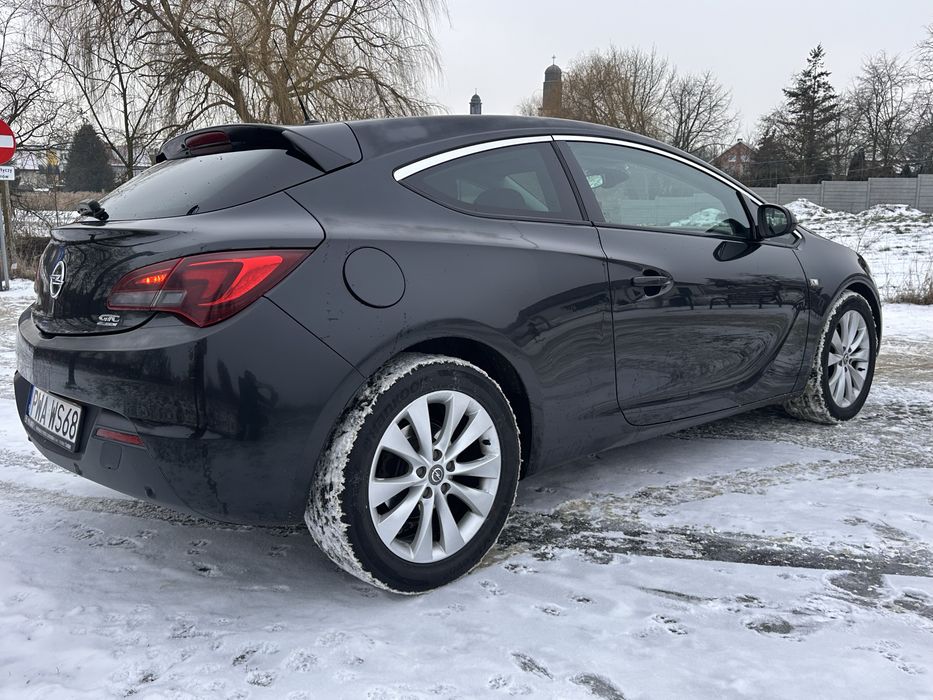 Opel Astra GTC.