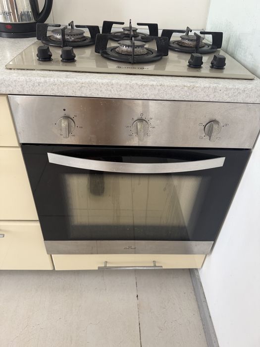 Продам куню 2м длиной с техникой мойкой , как на фото