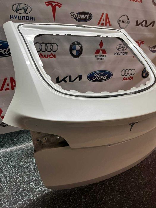 Ляда-кришка багажника Tesla Model Y 1493410-EC-A (PPSW)