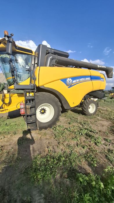 Комбайн New Holland CХ 6.90 зі жниваркою New Holland та візком 2019рік