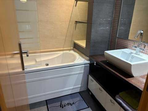 Quarto suite disponivel c/ serviços incluidos