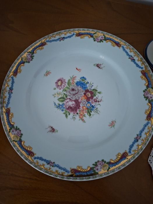 Prato e Pote Floral em porcelana