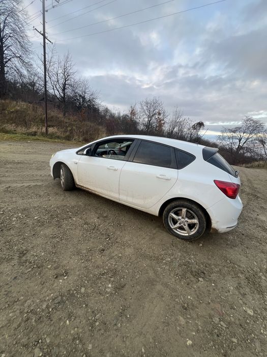 Опель астра j 2012 торг!!!