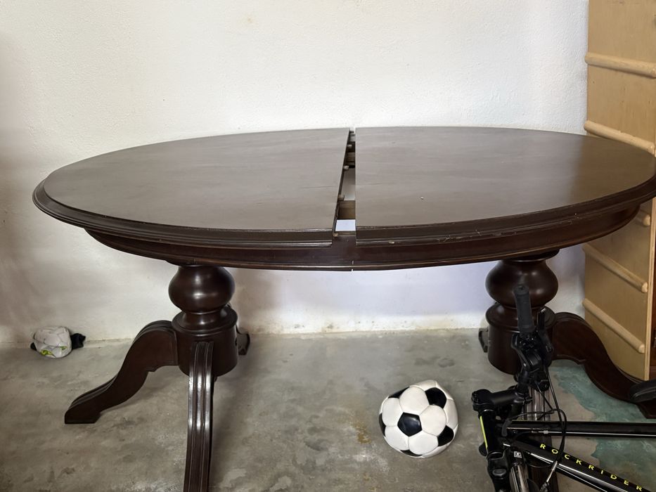 Mesa extensivel de madeira macia