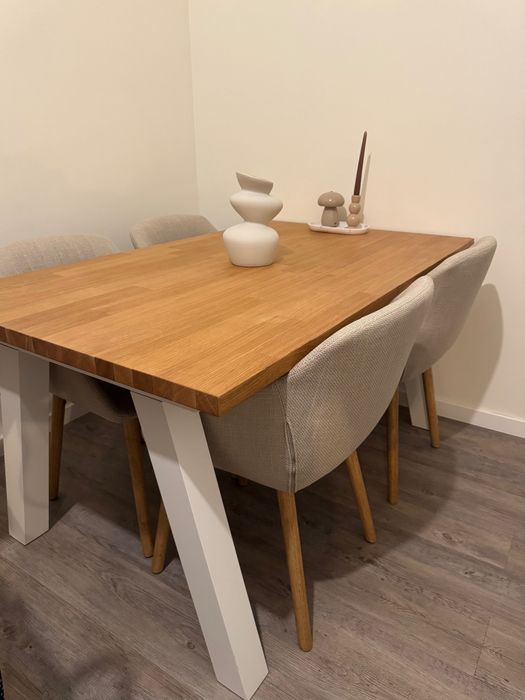 Mesa de jantar de madeira JYSK