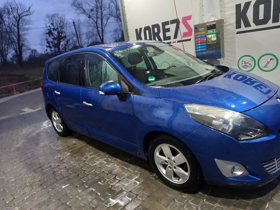 Рено меган сценік3