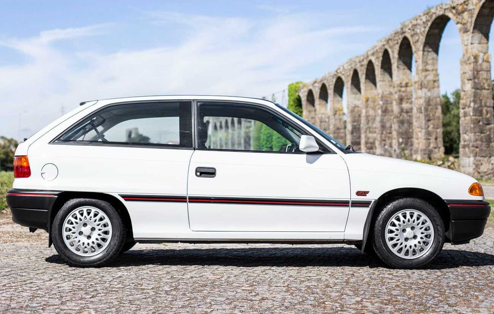 Opel Astra GT 1.6i 3P. (Certificado Museu do Caramulo)
