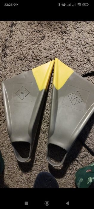 Pés de pato bodyboard