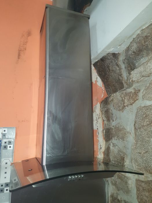 Lote de eletrodomésticos e mobília