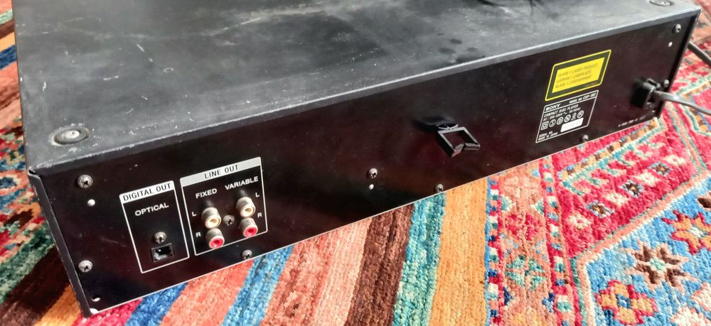 Sony CDP-997 + Sony CDP-X222ES (leitores de CD) - avariados, venda em conjunto ou separado