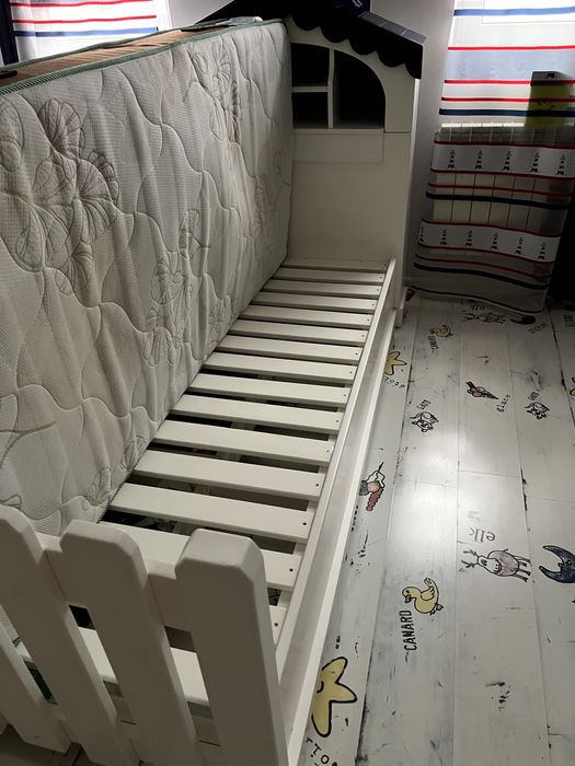 Дитяча кімната з натурального дерева