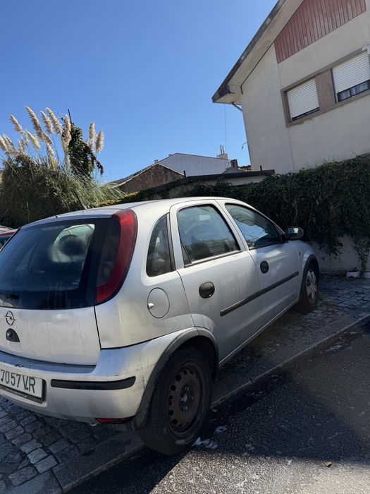 Opel Corsa Avariado
