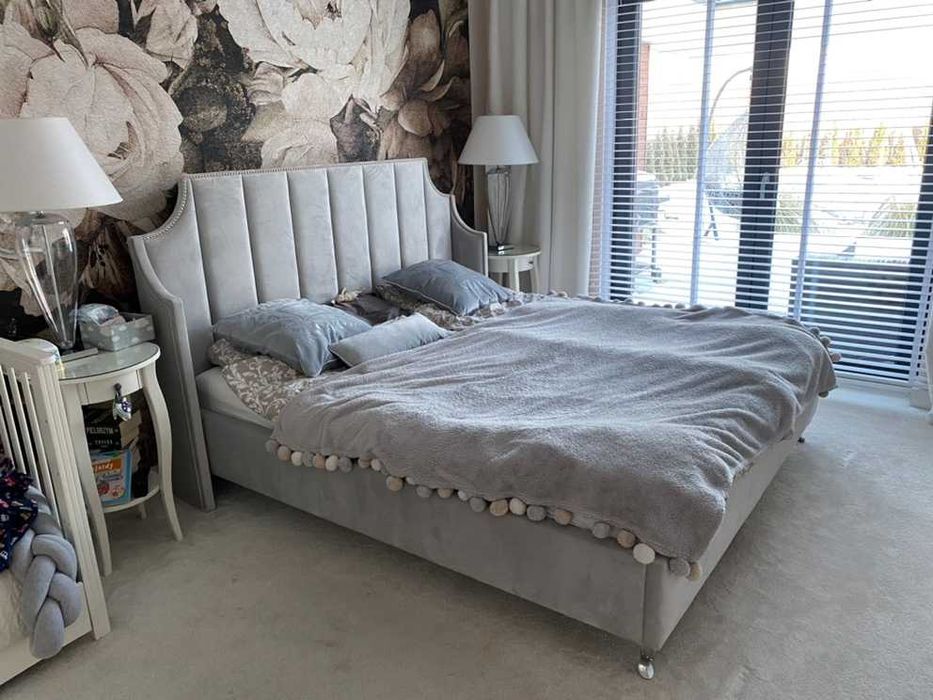 Sypialnia łoże ozdobne pinezki gwoździe łóżko glamour king panele