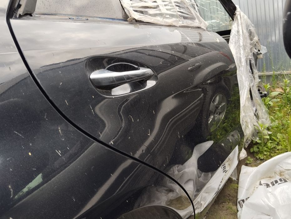 Мерседес Mercedes Двері дверка задні праві Ml gle w166
