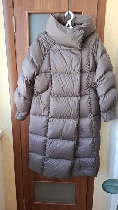 Теплий пуховик , водовідштовхувальна ,м'яка, непродувна плащівка