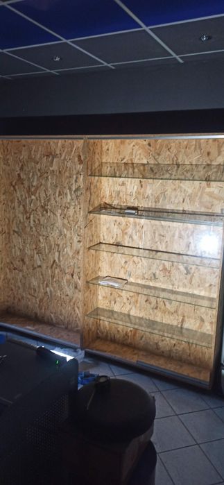 Gablota witryna sklepowa garaż