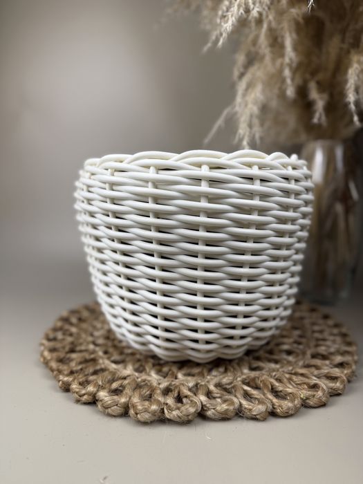 Ротанг.Власне виробництво ротангу.Кашпо.Купити ротанг