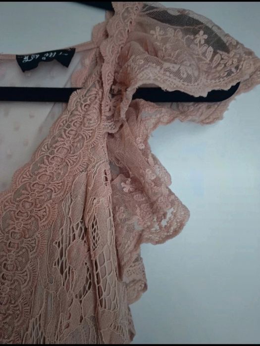 Sukienka koronkowa midi