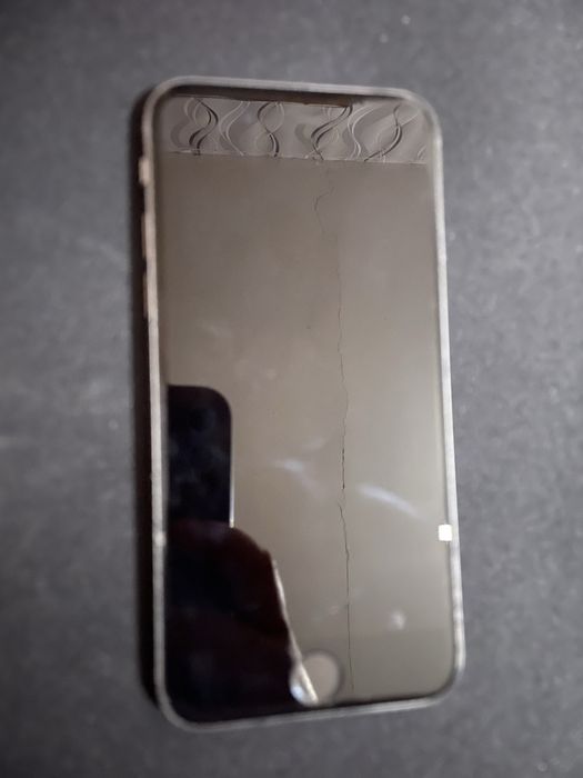 Телефон iPhone 6S обʼєм памʼяті 32Gb