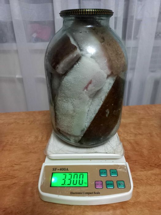 Продам солоне сало (смалене соломою).