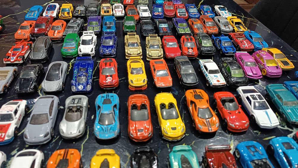 Продам машинки hotwheels