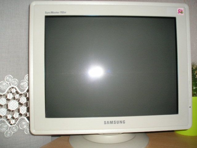 Монитор винтажный Samsung 793 df
