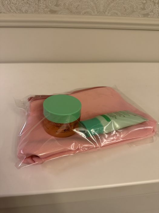 Набір косметичка , кріогель та скраб від Collistar