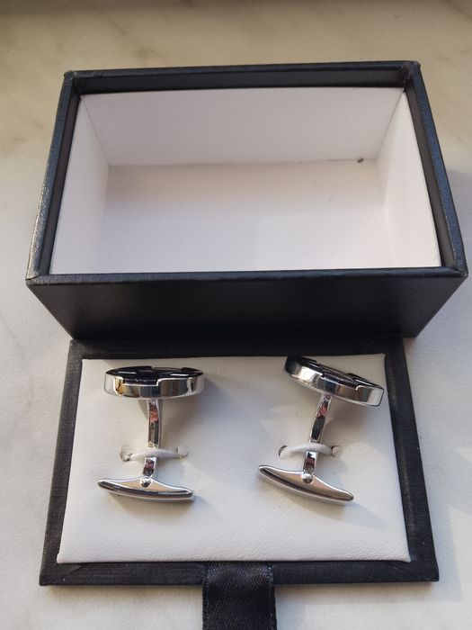 Piękne spinki do mankietów w etui