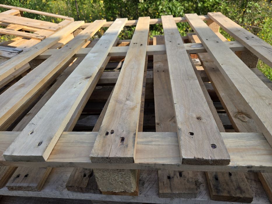 Palety drewniane.