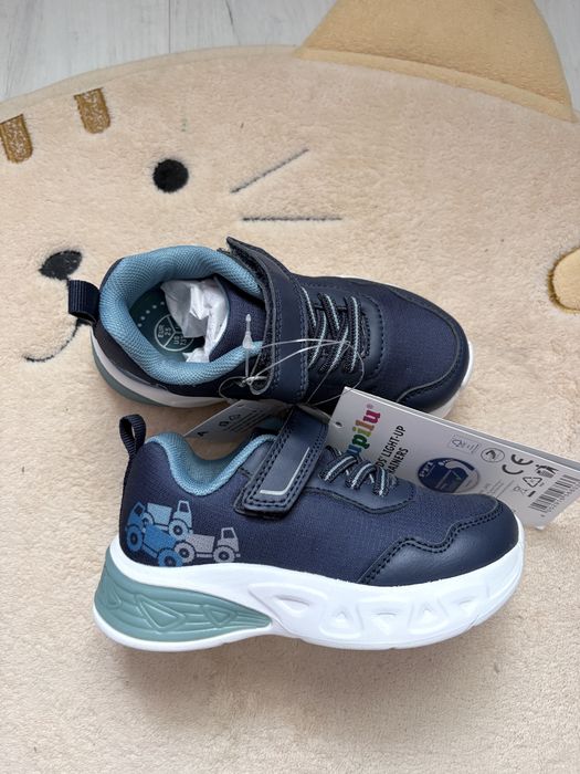 Adidasy świecece 25