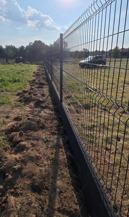 Montaż ogrodzeń panelowych - klasyczne 3D, proste 2D, typu Fala