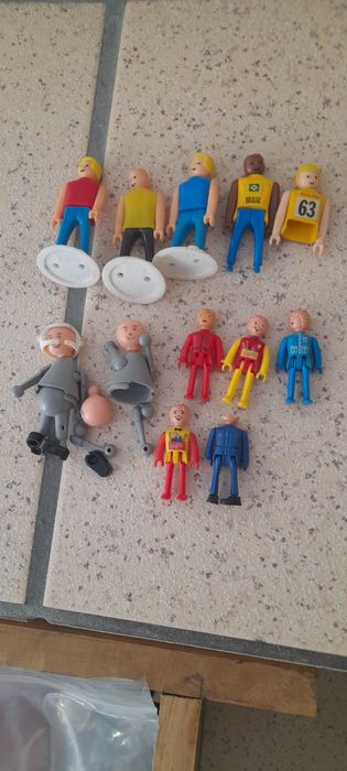 Lot of figurines / parts64586019008257123