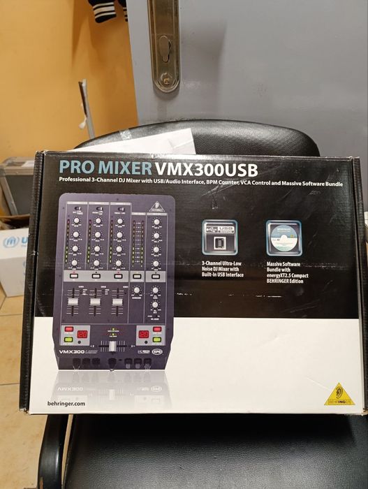 DJ-Мікшер Behringer Vmx300usb