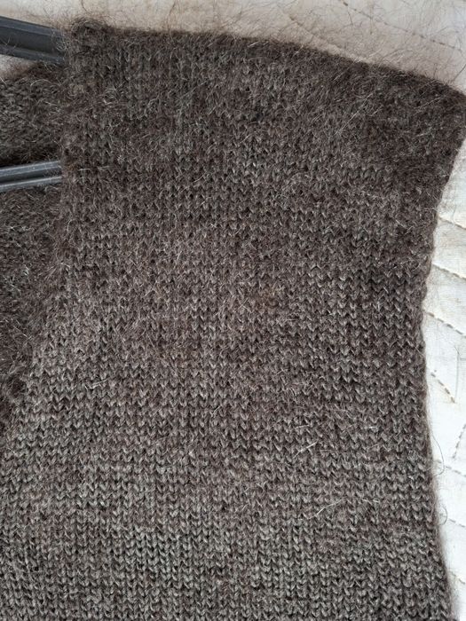 Вязаный женский пуховый жилет ( пух козы)