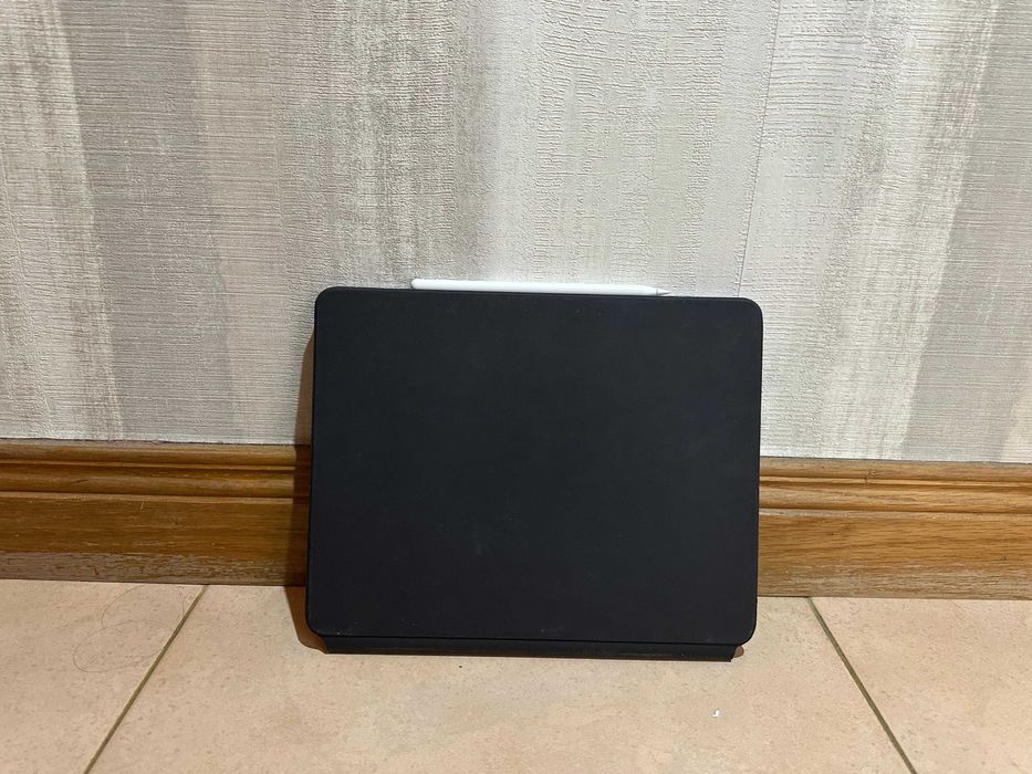 iPad Pro Apple 12.9'' Wi-Fi (6th Generation - 256 GB) + Magic Keyboard