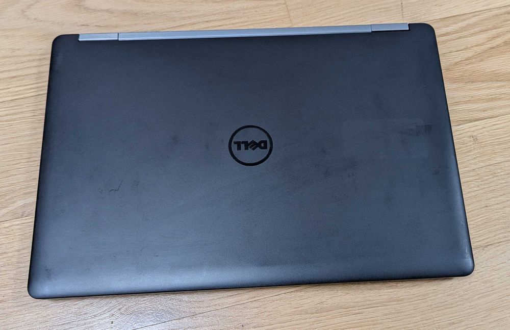 Laptop Dell Precision 3510 - uszkodzony, stacja dokująca