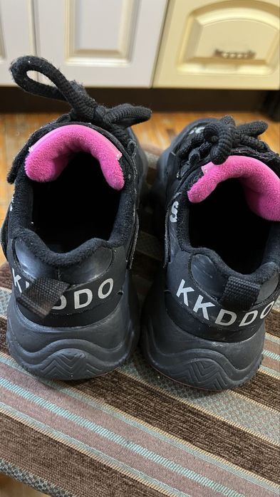 Кросівки на дівчинку