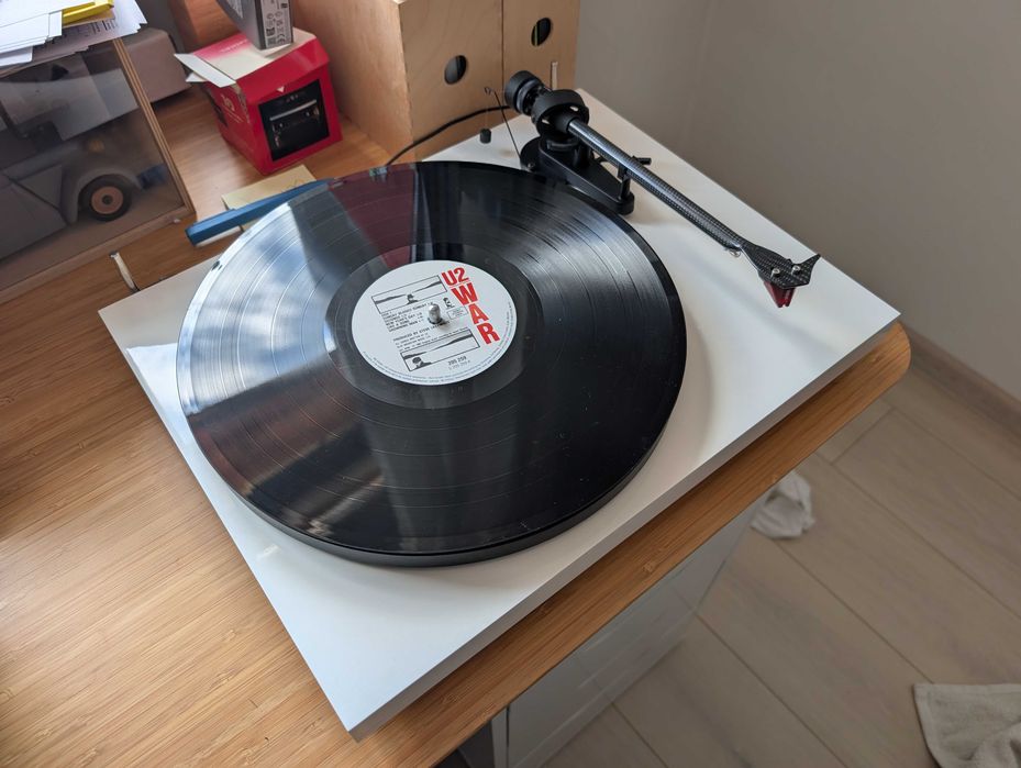 Gramofon Pro-Ject Debut Carbon (Biały Połysk) | Ortofon 2M Red | Audiofilski| Stan Idealny