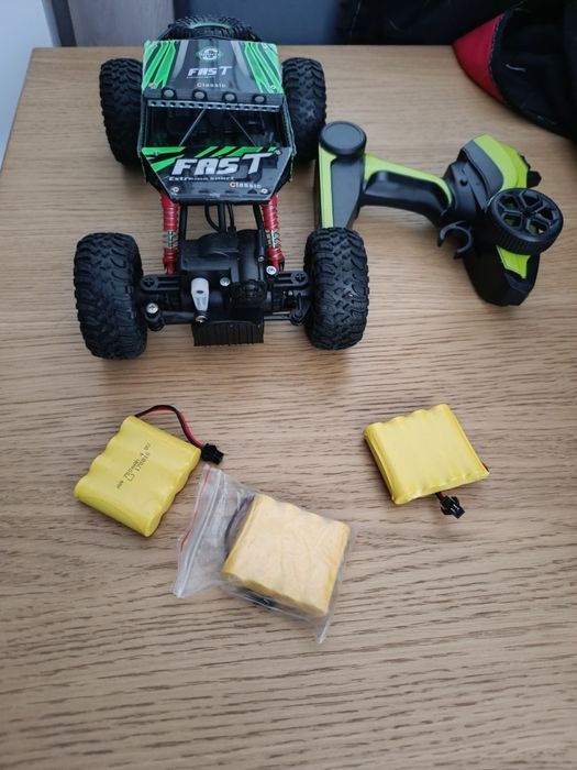 Carro telecomandado com 3 baterias