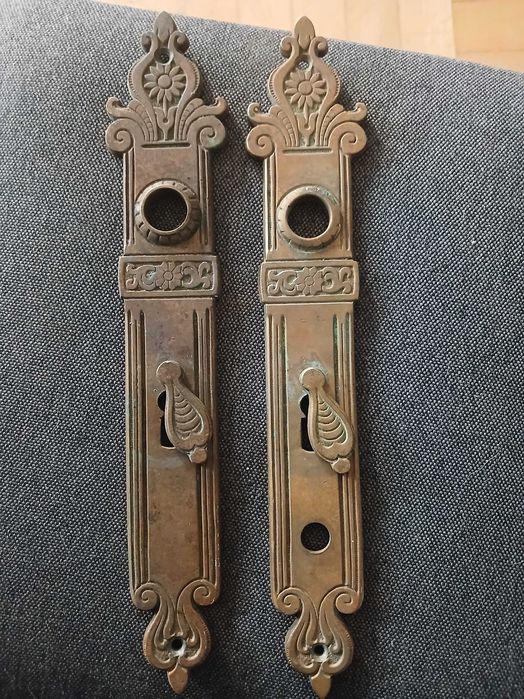 Stare mosiężne szyldy