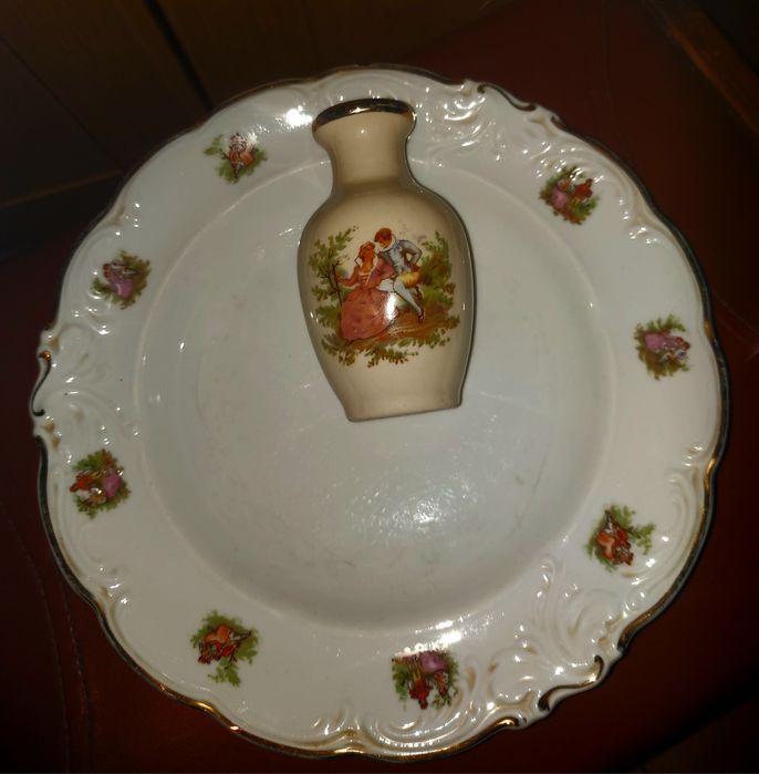 Porcelana Wałbrzych PRL 2 talerze (głęboki płaski) 2 wazony, sty
