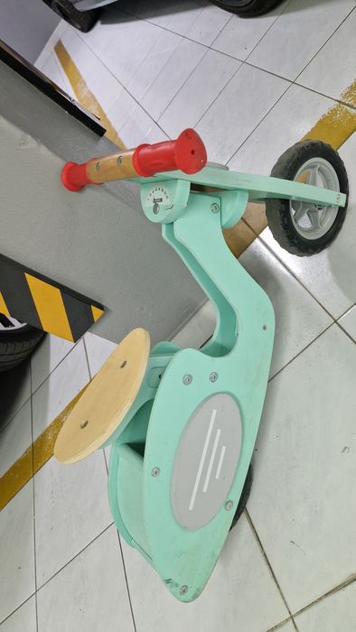 Bocicleta de madeira criança