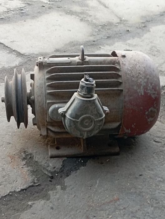 Мотор трьохфазний