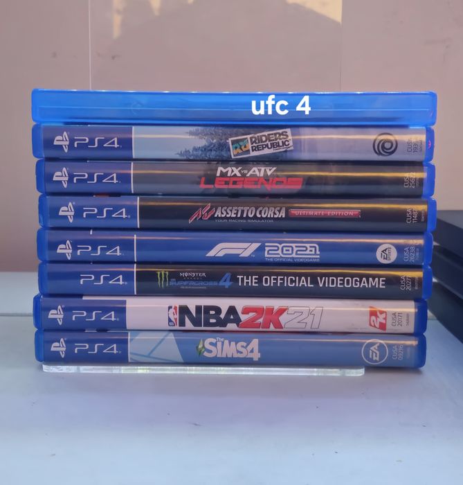 Konsola PS4 pro, 1TB + 8 gier w zestawie