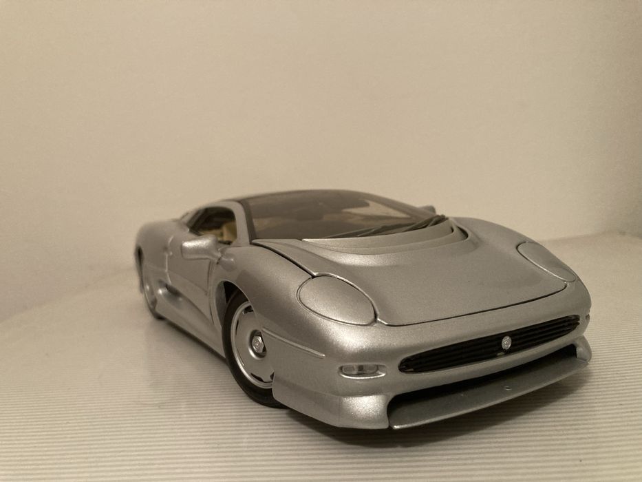 Miniatura Jaguar XJ220 - 1:18 Maisto