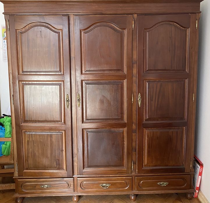 Armário Vintage de Mogno