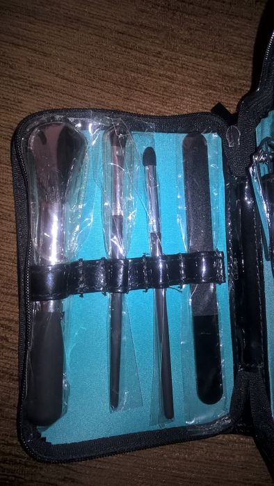 Zestaw do manicure i makijażu nowy sprzedam