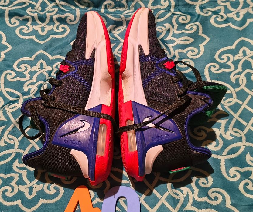Buty do koszykówki Nike LeBron Witness VI USA roz. 40,5