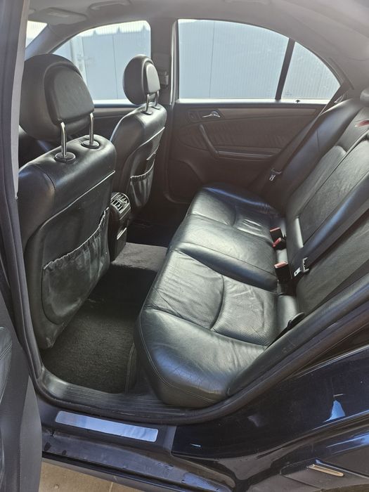 Mercedes-Benz C220 CDI Avantgarde • Android Auto • Pele • Nacional