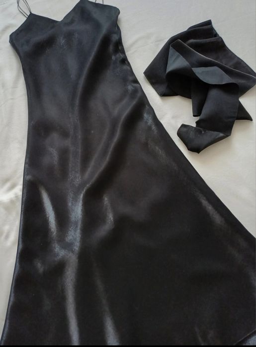 Czarna długa sukienka z podszewką i szalem, Fokus, rozm. 42